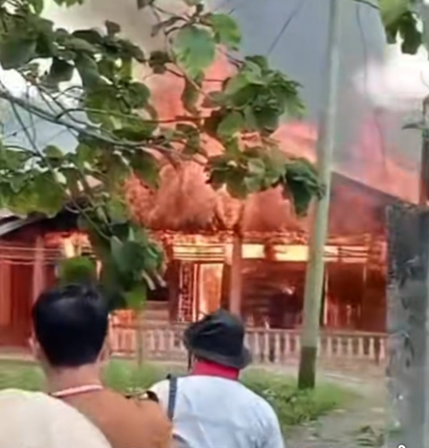 Dua Rumah Kontrakan Di Gunungsitoli Ludes Terbakar