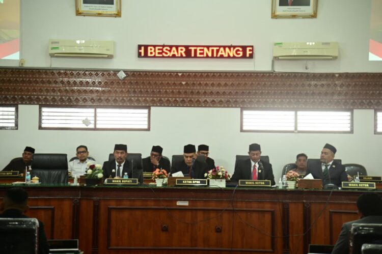 Pemkab Aceh Besar Terima Pemandangan Umum Fraksi DPRK Tentang Raqan APBK-P 2025
