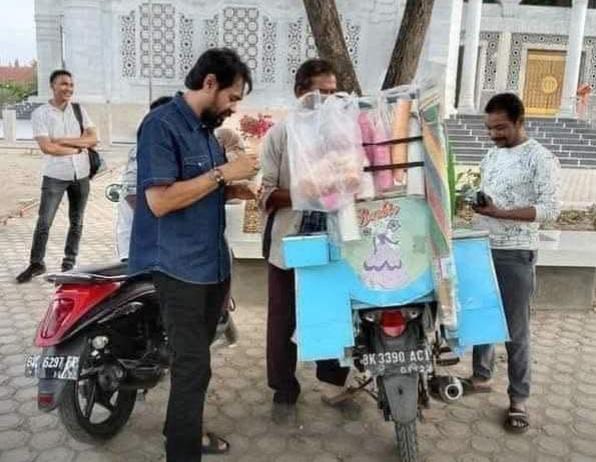 Mualem Santai Nikmati Es Krim, Sindiran Halus Untuk Bobby Nasution