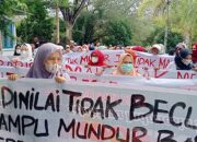 Ricuh Di Kantor Bupati, Mahasiswa Dan Pedagang Madina Tuntut Penurunan Sewa Kios Serta Copot Kadis Perdagangan