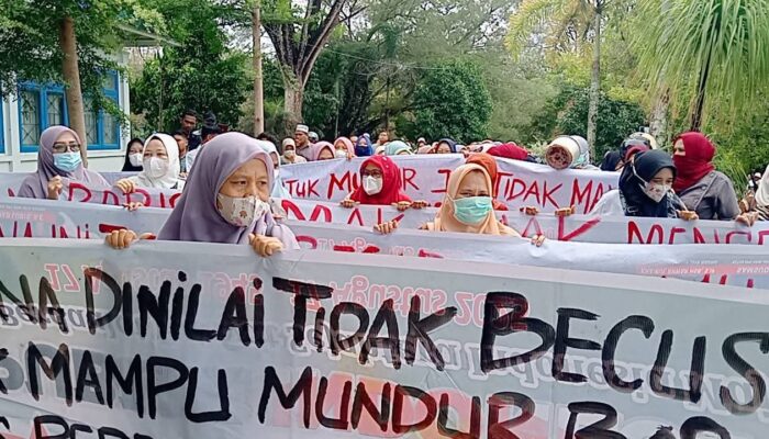 Ricuh Di Kantor Bupati, Mahasiswa Dan Pedagang Madina Tuntut Penurunan Sewa Kios Serta Copot Kadis Perdagangan