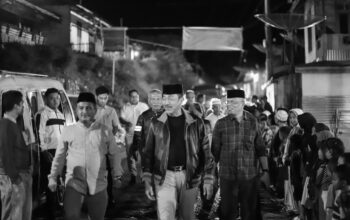 Bupati Madina Menonton Film G30S/PKI Di Kampung Jenderal AH Nasution