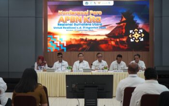 Kepala Perwakilan Kementerian Keuangan Sumatera Utara, Nofiansyah bersama para Kepala Kanwil di wilayahnya, pada penyampaian perkembangan pelaksanaan APBN hingga 31 Agustus 2025, Perwakilan Kementerian Keuangan Provinsi Sumatera Utara, Senin (29/9).