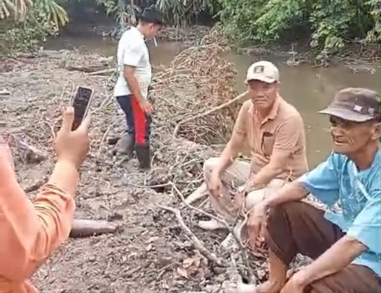 Sengketa Tanah Rodang Tinapor, Warga Desak Bupati Dan DPRD Madina Turun Tangan