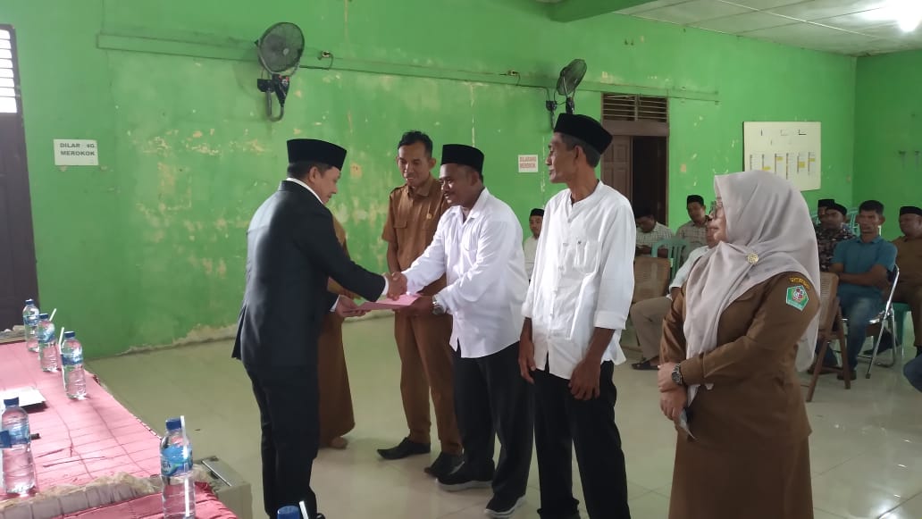 Camat Kembang Tanjong Lantik Dua Imum Mukim