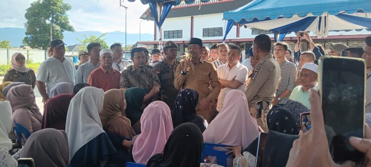 Pertemuan Lanjutan Pedagang Pasar Baru Dengan Bupati Dan Ketua DPRD Madina Sempat Ricuh