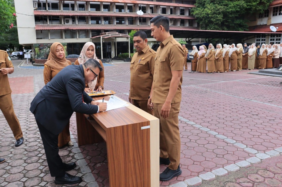 Serah Terima Jabatan Administrator Dan Pengawas Di Dinas PUPR Aceh