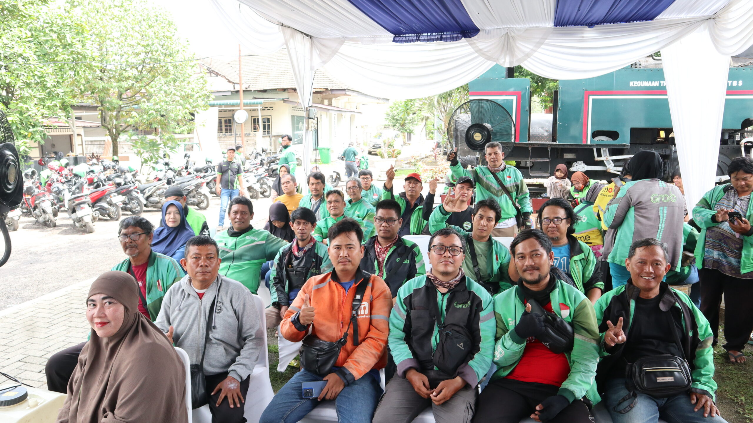 Bank Mestika Adakan Pemeriksaan Mata Dan Bagikan 600 Kacamata Gratis Ke Pengemudi Ojek Online