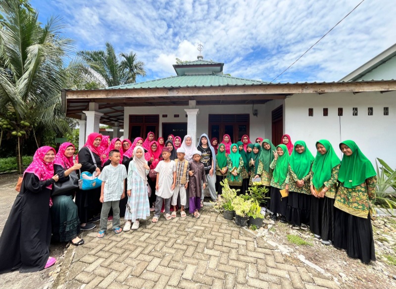 PC BKMT Medan Helvetia dan Pengajian Al Hidayah Tanjung Gusta Beri Santunan Di Kawasan Muslim Minoritas Kutalimbaru
