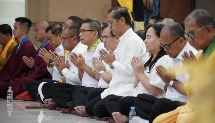 Ribuan Umat Buddha Panjatkan Doa Bersama untuk Kesejahteraan dan Kedamaian Bangsa