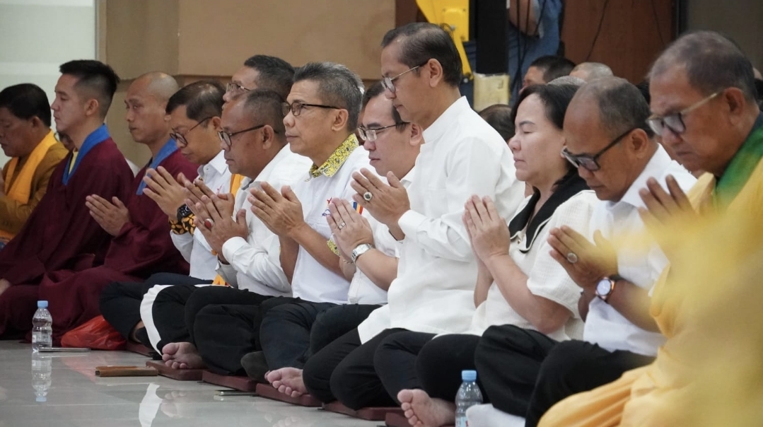 Ribuan Umat Buddha Panjatkan Doa Bersama untuk Kesejahteraan dan Kedamaian Bangsa