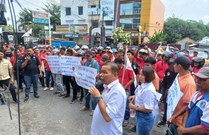 Di Simalungun, Buruh Pabrik Kelapa Sawit Demo Tuntut Upah Lembur