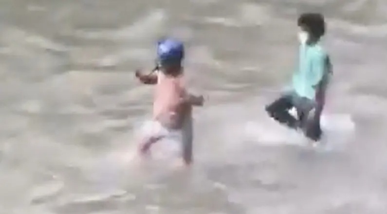 Pendemo Telanjangi Dan Kejar Menteri Keuangan Nepal Hingga Masuk Ke Sungai