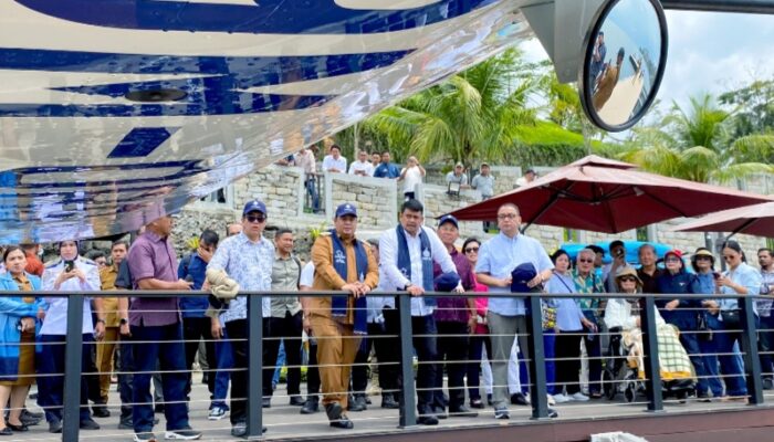 Transportasi Baru Di Danau Toba, Bobby Nasution Jajal Pesawat Amfibi