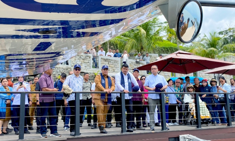 Transportasi Baru Di Danau Toba, Bobby Nasution Jajal Pesawat Amfibi