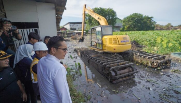 Pimpin Normalisasi Parit Gonggong, Rico Waas Optimis Genangan Air Di Seputaran Simpang Kantor Dapat Teratasi