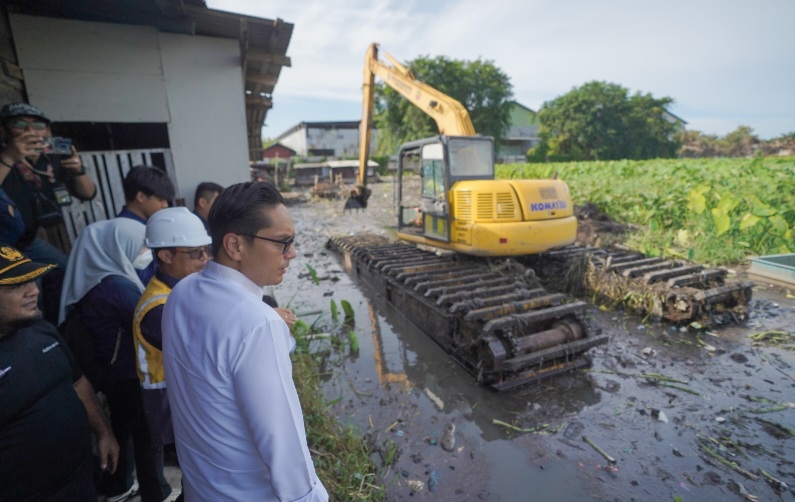 Pimpin Normalisasi Parit Gonggong, Rico Waas Optimis Genangan Air Di Seputaran Simpang Kantor Dapat Teratasi