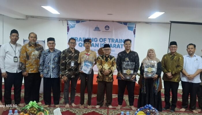 31 Guru Raih Sertifikat Pelatihan Baca Al-Qur’an Bahasa Isyarat