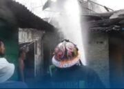Empat Rumah Di Komplek PJKA Jl. Gaharu Medan Ludes Terbakar