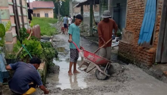 Warga Gotongroyong Cor Jl. Situs Kota Cina Medan Marelan