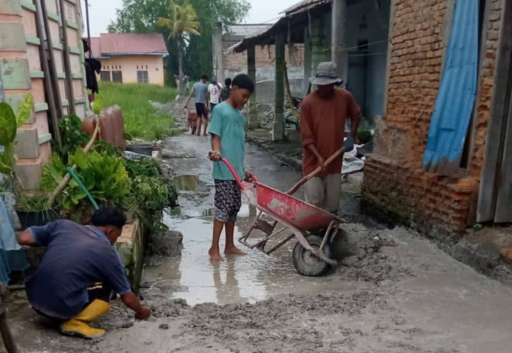 Warga Gotongroyong Cor Jl. Situs Kota Cina Medan Marelan