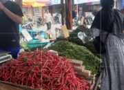 Di Pasar Baru Stabat, Kabupaten Langkat, harga cabai merah sempat menyentuh Rp100 ribu per kilogram pada Sabtu (27/9). Namun sehari setelahnya, Minggu (28/9), harga terkoreksi ke level Rp70 ribu-an per kilogram.