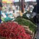 Di Pasar Baru Stabat, Kabupaten Langkat, harga cabai merah sempat menyentuh Rp100 ribu per kilogram pada Sabtu (27/9). Namun sehari setelahnya, Minggu (28/9), harga terkoreksi ke level Rp70 ribu-an per kilogram.