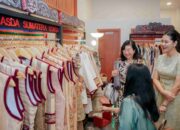 Kahiyang Ayu Perkenalkan Wastra Khas Sumut Kepada Istri Dubes AS