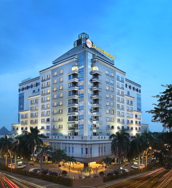 Grand Mercure Medan Angkasa Gelar Twilight Soiree Media Gathering & Bar Takeover