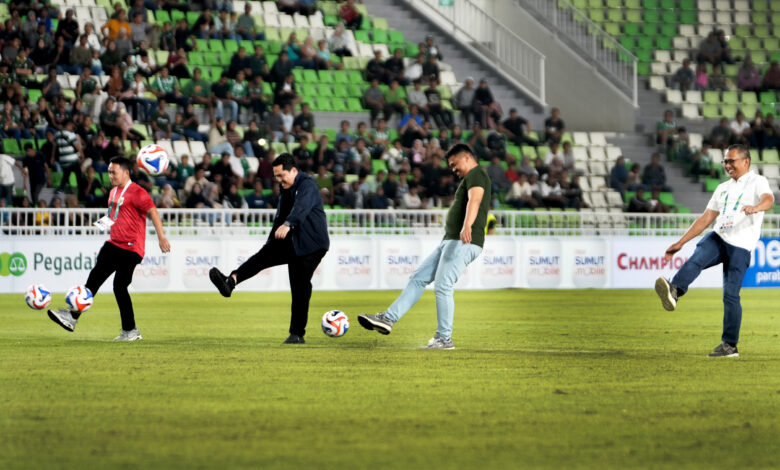Gubsu Dan Ketua PSSI Erick Thohir Tendang Bola Buka ‘Pegadaian Championship’