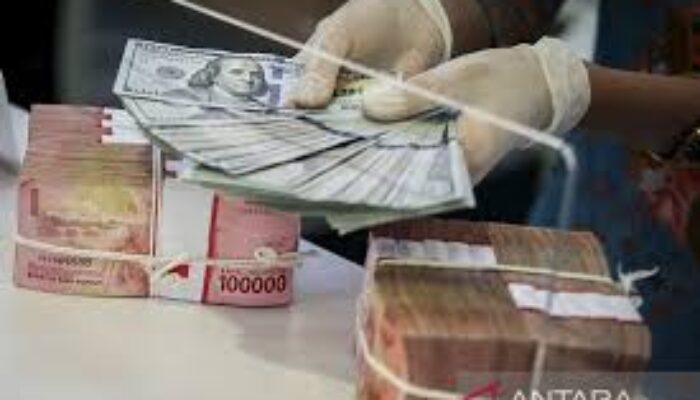 Rupiah Dan IHSG Melemah, Harga Emas Dunia Cetak Rekor Tertinggi