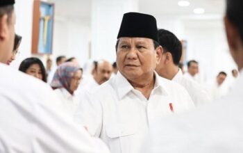 Presiden Prabowo Subainto melangsungkan rapat koordinasi bersama seluruh jajaran Kabinet Merah Putih. (Instagram/prabowo)