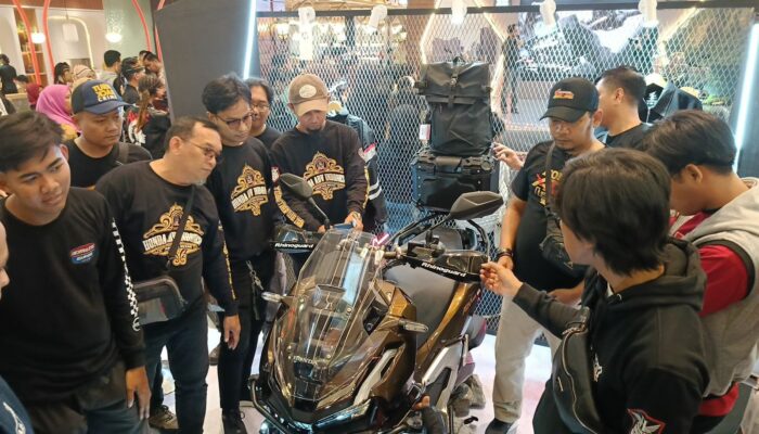Bikers Sambut Antusias New Honda ADV160