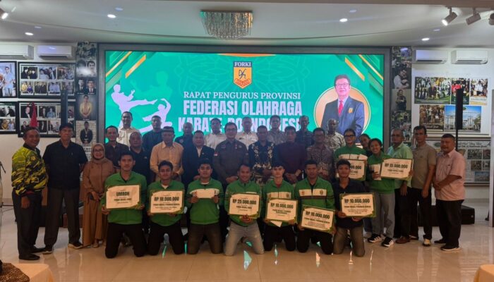 Lepas Karateka PON Beladiri 2025, Rahmat Shah Serahkan Tali Asih