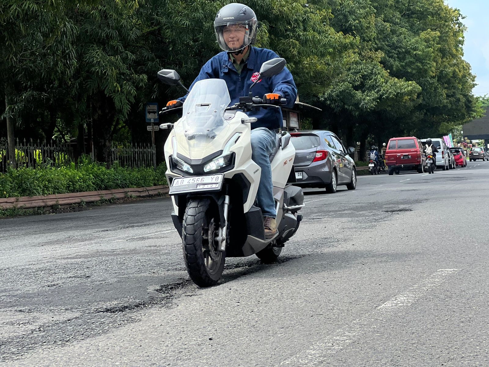 Tips #Cari_Aman Hindari Jalan Berlubang