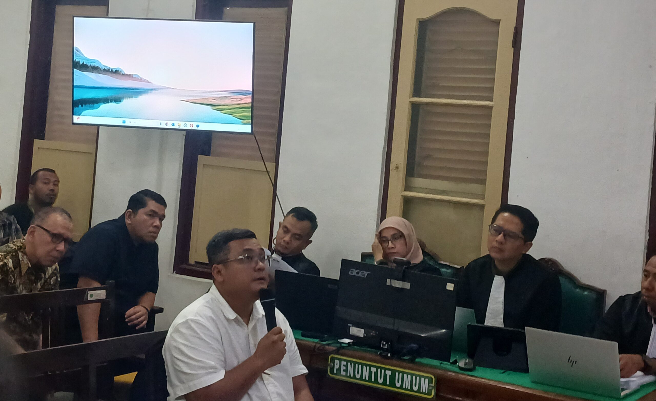 Topan Pastikan Proyek Jalan Sipiongot Prioritas Bobby