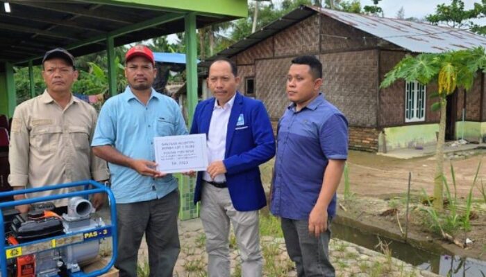 Irwanto Serahkan 10 Unit Pompa Air Untuk Petani Sergai