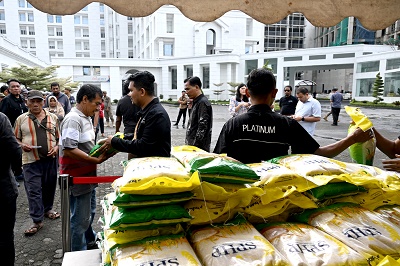 Bantu Pemerintah Stabilkan Harga, Barisan Bobby Nasution Indonesia Lepas 5 Ton Beras Murah