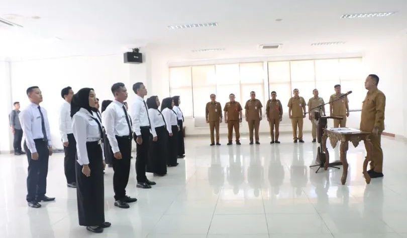 Bupati Paluta Lantik 11 PPPK Formasi 2024 Tahap II