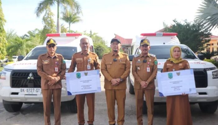 Bupati Paluta Serahkan Ambulans Percepat Pelayanan Kesehatan