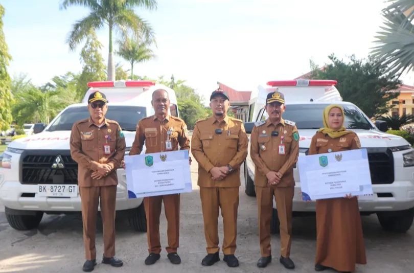 Bupati Paluta Serahkan Ambulans Percepat Pelayanan Kesehatan
