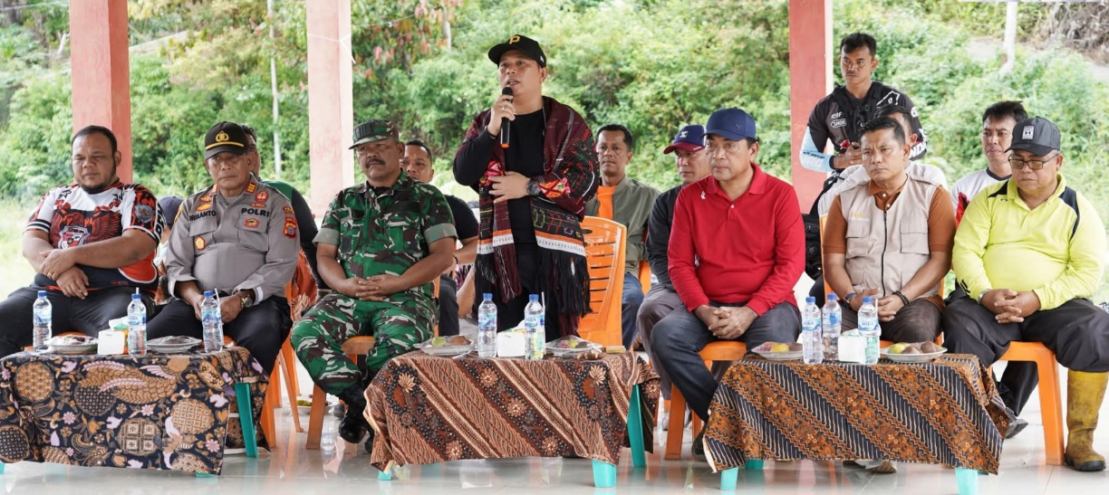 Bupati Palas Respon Aspirasi Masyarakat Desa Sianggunan Dan Bantu Beras