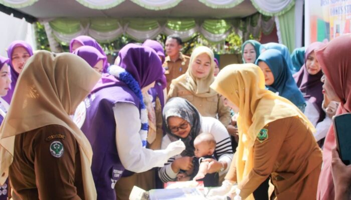 PKK Padanglawas Tinjau Imunisasi Kejar Program PENARI