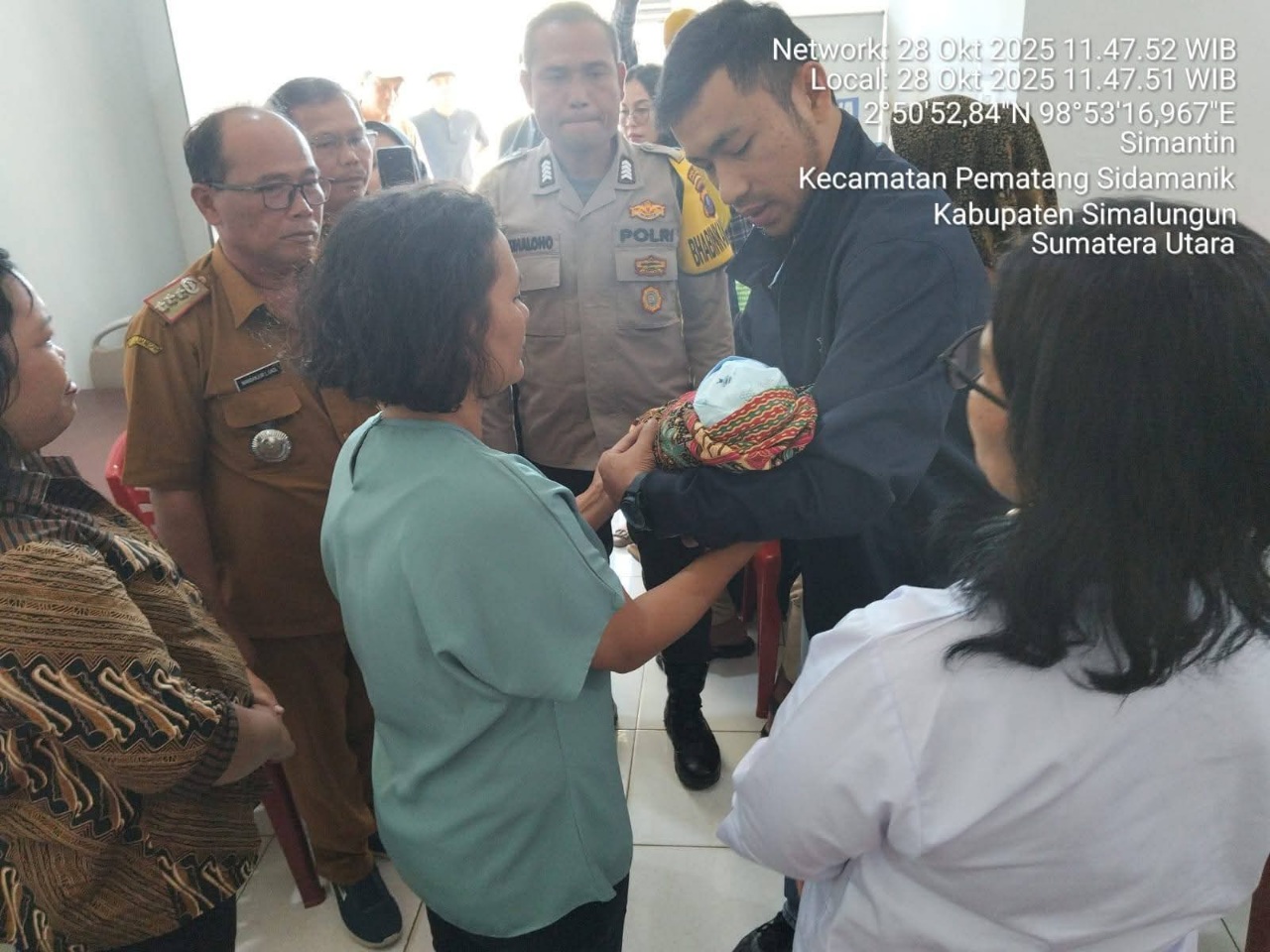 Polisi Serahkan Bayi Temuan Di Kebun Teh Tobasari Ke Dinsos Simalungun