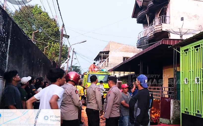 Kebakaran Di Pematangsiantar Tewaskan 1 Anak, Hanguskan 3 Mobil, 4 Motor Dan 2 Betor