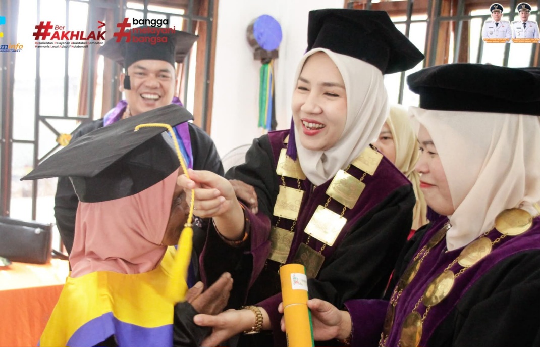 Sekolah Lansia Berkah Simanuldang Julu Wisuda Peserta