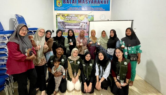 Mahasiswa KKN UNIMED Desa Pekan Tanjung Beringin Sukses Gelar Pelatihan Pembuatan Lilin Aromaterapi dari Minyak Jelantah