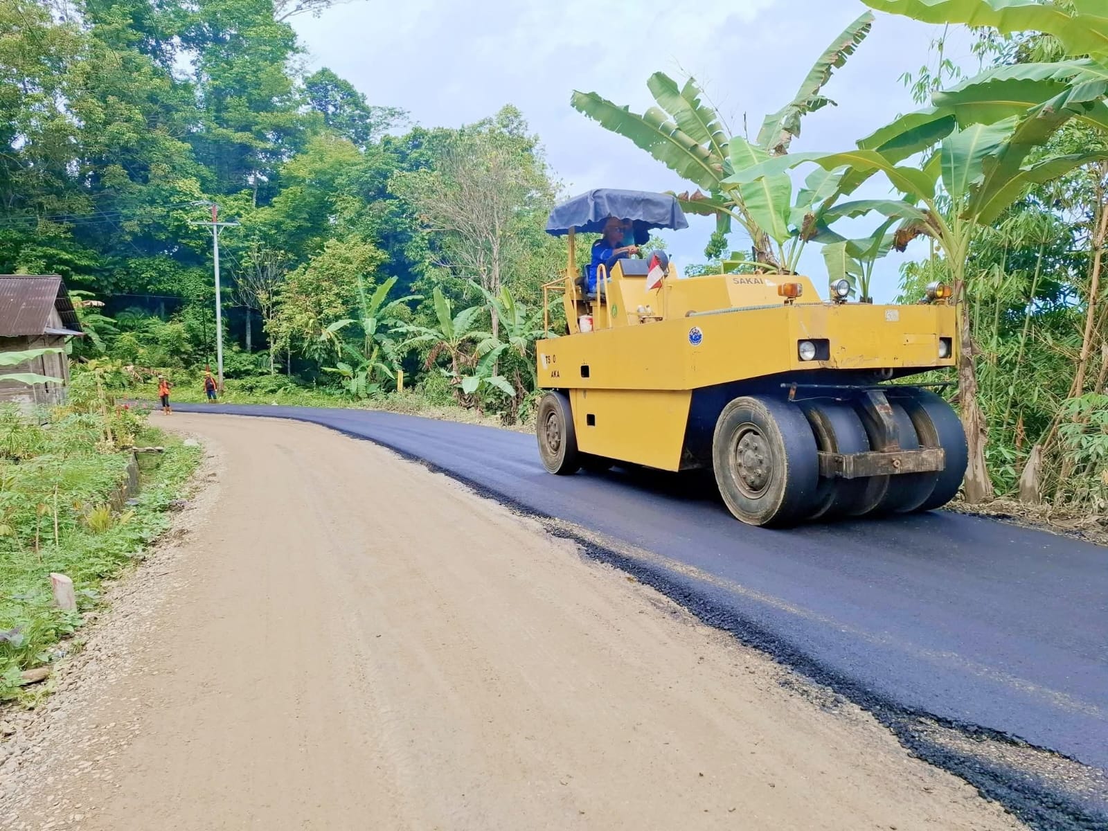 Yahdi Khoir Minta Kepala UPT PUPR Sumut Dan Konsultan Pengawas Cek Pengaspalan Di Nias