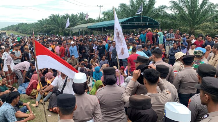 Polres Aceh Utara Kerahkan Ratusan Personel Amankan Aksi Blokade Jalan Di Cot Girek
