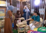 Ketua Dekranasda Aceh Besar Promosikan Kerajinan Lokal Di Ajang Inakraf